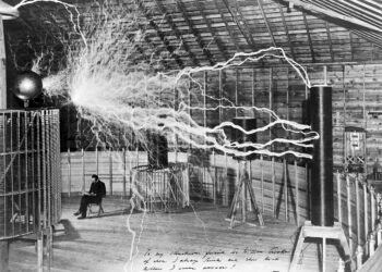nikola-tesla-in-his-lab-1899